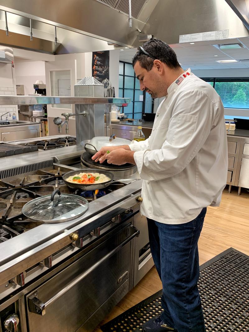 Chef Chris Chef Chris prepares Knoff creamy chicken rice & pasta