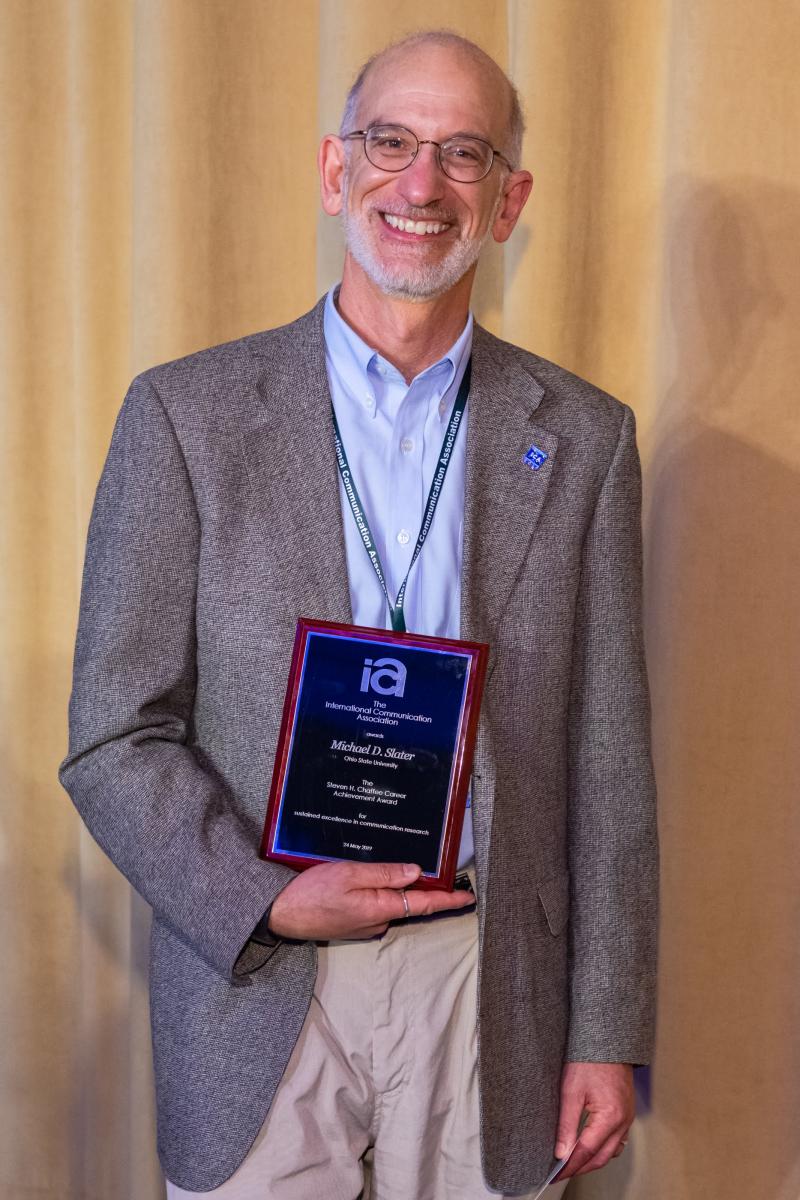 Mike Slater receiving the 2019 Steven H. Chaffee Career Achievement Award from the International Communication Association