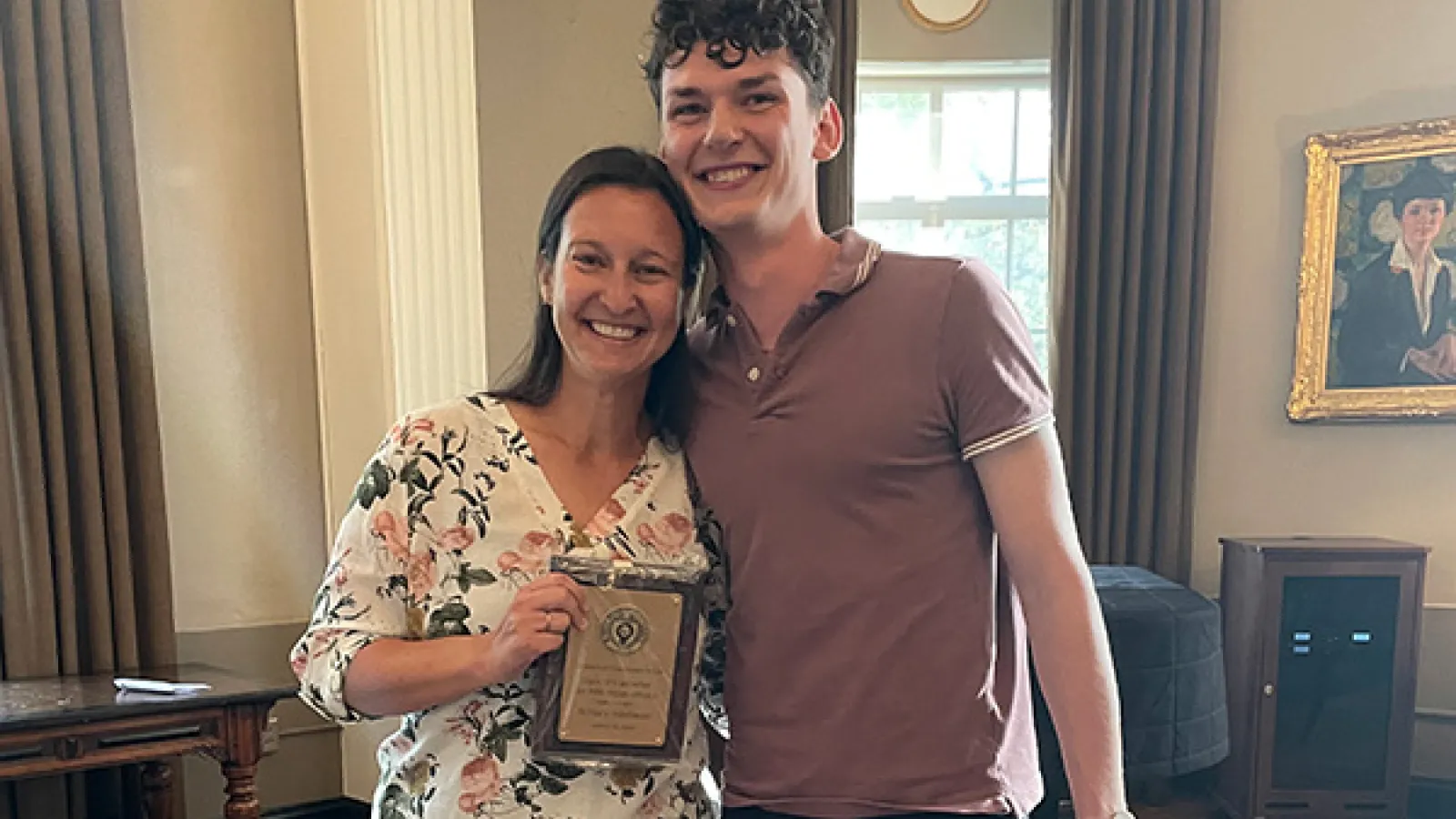 Hillary Shulman receives Faculty Mentor of the Year Award