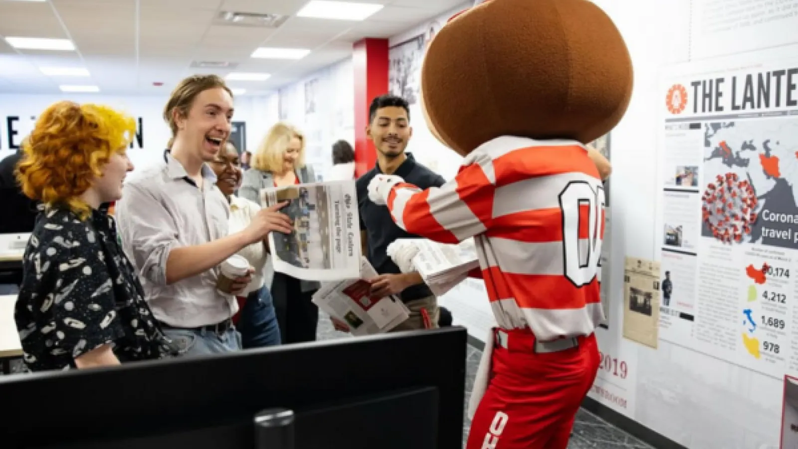 Brutus greets students and alumni at Lantern newsroom dedication