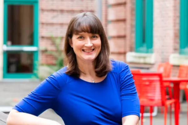 Katie Thomas headshot